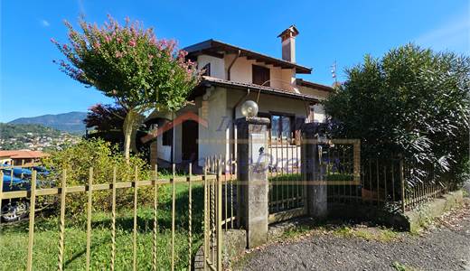 Villa bifamiliare di 236 mq a Caravate
